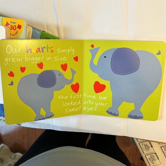 COPY - ⛱️2/$5⛱️Welcome Little One , board book , inside cover script, overa… - Picture 7 of 15
